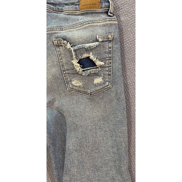 AMERICAN EAGLE High Rise Distressed Mom Jeans Size  2 Short - Picture 10 of 13